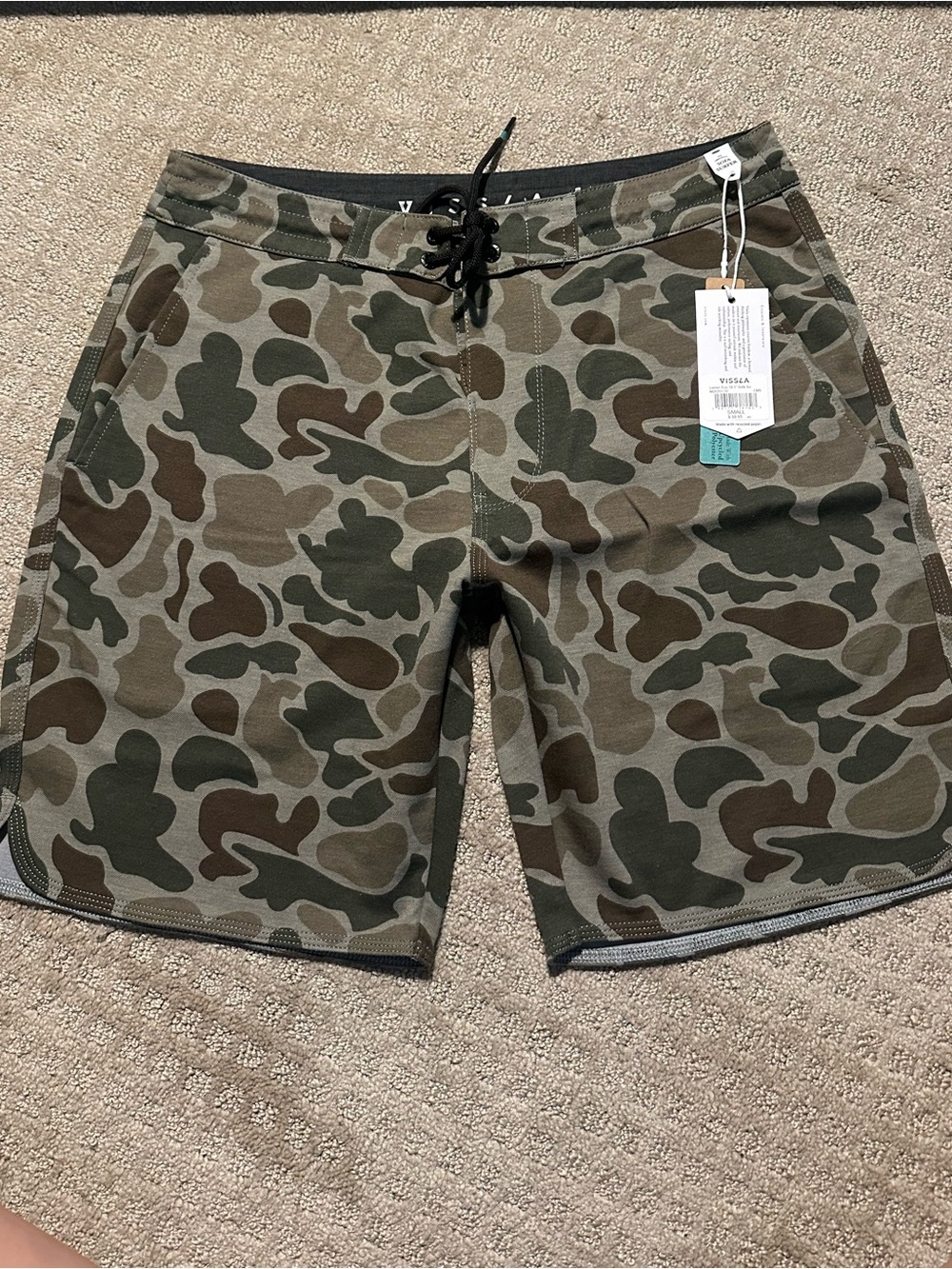 NWT Vissla Sofa Surfers Mens Shorts Camo 18.5” Boardshorts Size Small